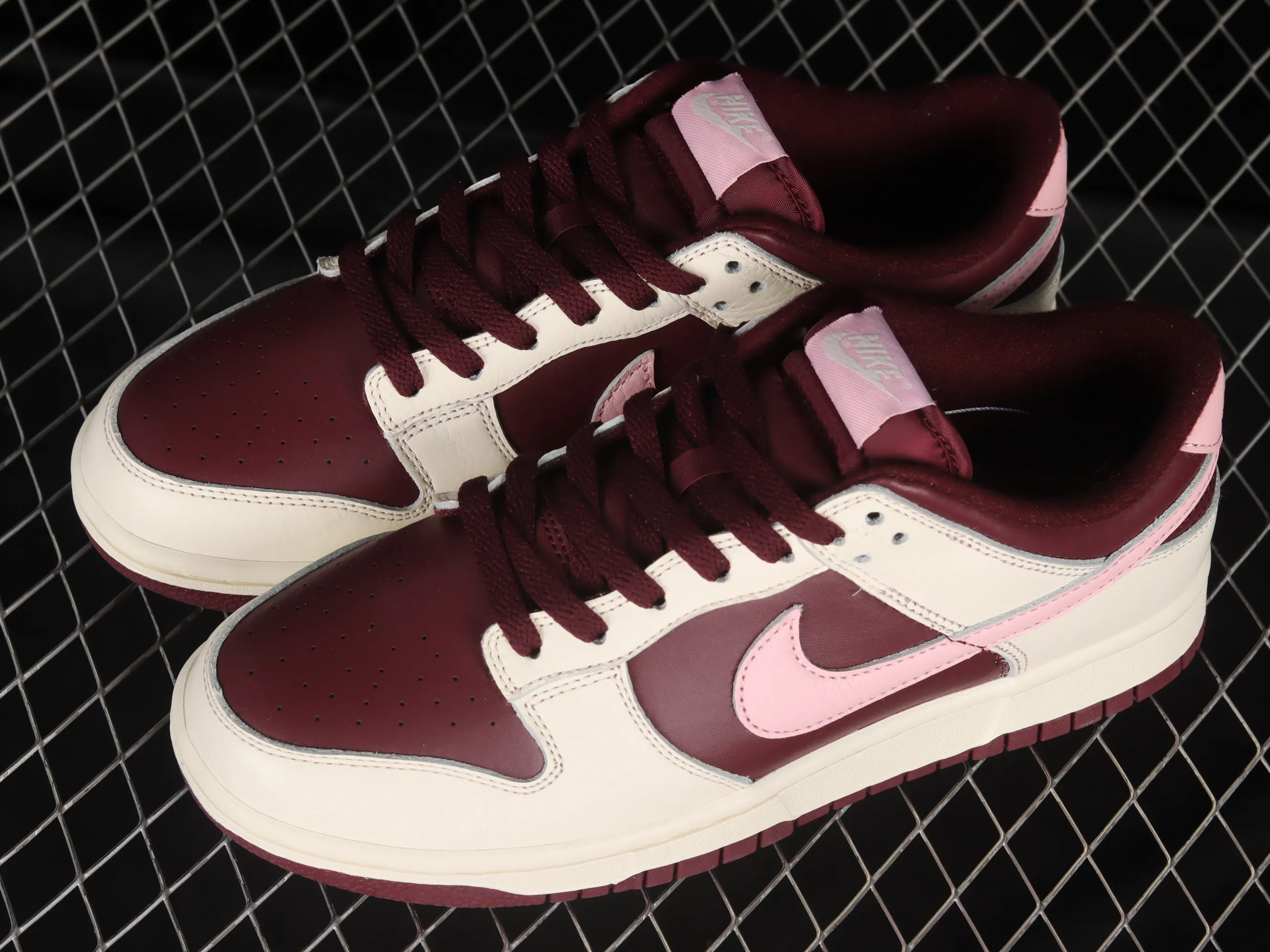 All Categories Nk SB Dunk Series Nk SB Dunk Low Low-top sneakers F version Nk Dunk Low Burgundy Valentine's Day SB low-top sports and leisure sneakers DR9705-100